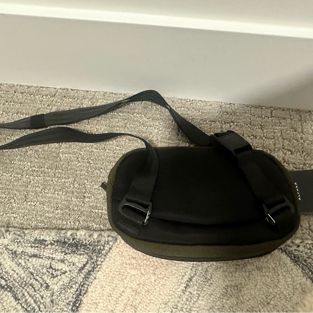 ALPACA Go Sling Nano Men's Olive Green Crossbody Bag - Picture 6 of 14